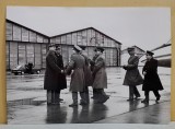 DELEGATIE MILITARA ROMANA IN FRANTA , LANGA UN HANGAR DE AVIOANE , FOTOGRAFIE , ANII &#039;70 - 80