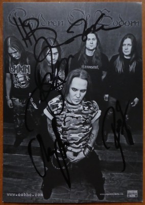 Autografele formatiei finlandeze de muzica death metal Children of Bodom foto