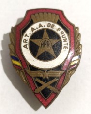 INSIGNA ART AA DE FRUNTE SERIA 51762 ARTILERIST ANTIAERIANA ARMATA MINISTERUL APARARII FRUNTAS ARTILERIE ( CITITI DESCRIEREA )
