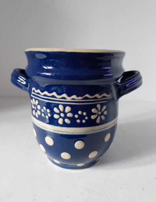 Vas ceramic cu toarte, glazura albastru cu interior si decor galben-crem, 10cm diametru x 13cm inaltime, rustic, taranesc