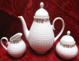 CEAINIC CAFETIERA PORTELAN ESCHENBACH OSCAR SCHALLER &amp;CO BAVARIA ANUL 1945 DECOR CU TRANDAFIRI