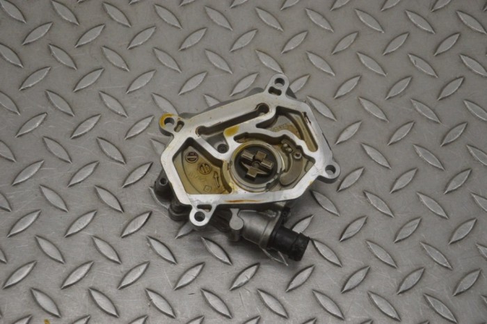 Pompa de vacuum MERCEDES-BENZ CLA Coupe C117 2013 OEM: A2701800901 22975913