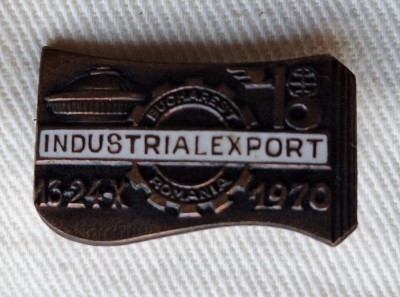 Industrial export Romania Targ International Bucuresti Octombrie 1970, insigna foto