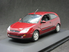 Macheta Ford Focus Mk1 hatchback 2 usi Minichamps 1:43 foto