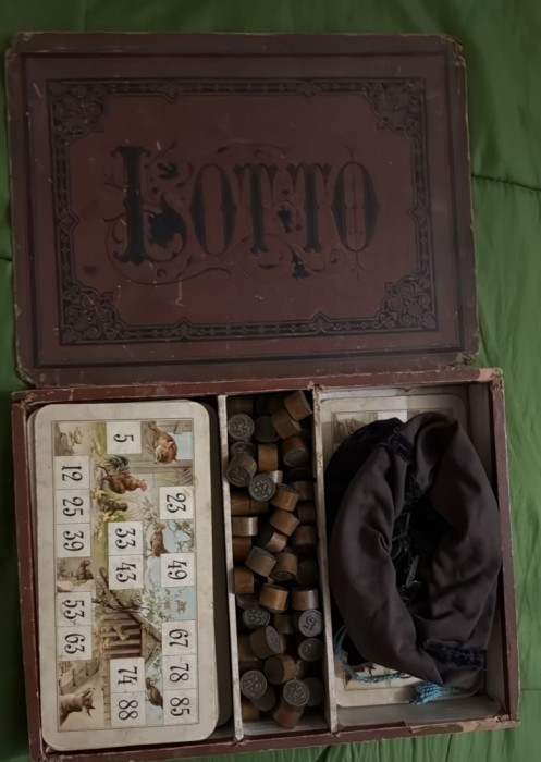 ,,LOTTO&quot; JOC VECHI INCEPUT DE SECOL XX/ JASSY(IASI),,Au Bon Marche&quot;cutie din carton cu puluri din lemn sculptate(10x20mm.)si cartoane litografiate