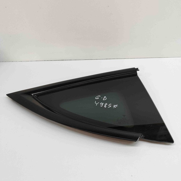 Geam lateral dreapta spate TESLA MODEL Y 2023 OEM: Off-road | 28825382