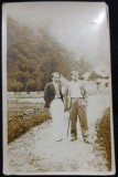 Fotografie tip Carte Postala, Doi barbati la plimbare, perioada interbelica