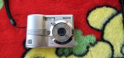 APARAT FOTO DIGITAL Sanyo Xacti VPC-S50EX FUNCTIONEAZA BATERII AAA , ACUMULATORI foto