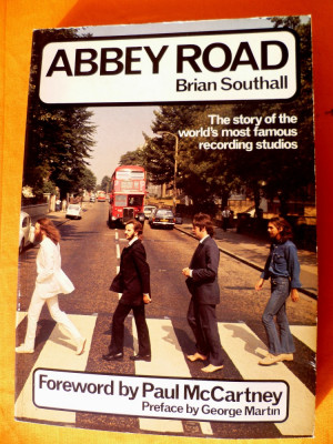 Abbey Road of the Beatles. Ediția de Brian Southall. publicata de EMI foto