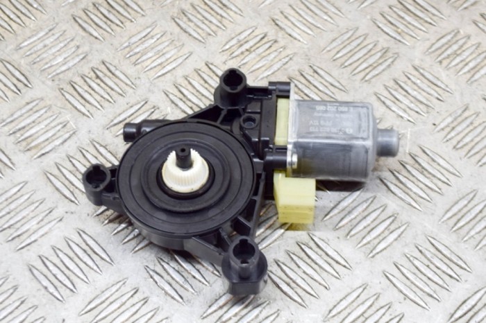 Motor macara geam ușă st&acirc;nga spate AUDI A3 Limousine 8VS, 8VM 2017 OEM: 5Q0959801,E850202085,0130822713 13736026