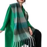 Cumpara ieftin Fular in carouri cu franjuri verde