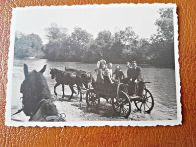 Fotografie plimbare cu caruta la Buolbucata, 1941 foto