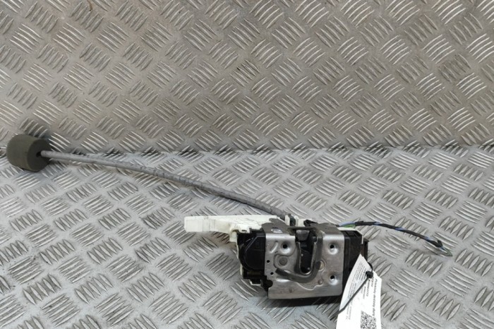&Icirc;ncuietoare ușă dreapta față MERCEDES-BENZ SPRINTER 907/910 2020 OEM: A9077200300 30563773