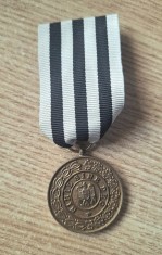 Medalia Casei Domnitoare, clasa 1, aurita, cu panglica originala. Foarte rara cu panglica originala aferentă. Stare impecabila.