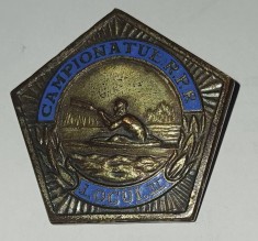 CY - Insigna Distinctie &quot;Campionatul RPR / Kaiac Canotaj / 1962 / Locul III 3&quot; Alama argintata &amp; Email / Stare! Patina deosebita! 3 cm x 3 cm RARA