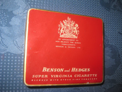 7907-Cutie Tigarete Benson&amp;amp; Hedges Virginia Mafi Stores London England. foto