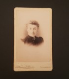 Portret Femeie . Studio Victorian. Fotografie carte de vizită veche Anglia
