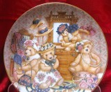 FARFURIE DECORATIVA PORTELAN FRANKLIN MINT EDITIE LIMITATA ,,HATS OFF TO TEDDY,, DESIGN NITA SHOWERS