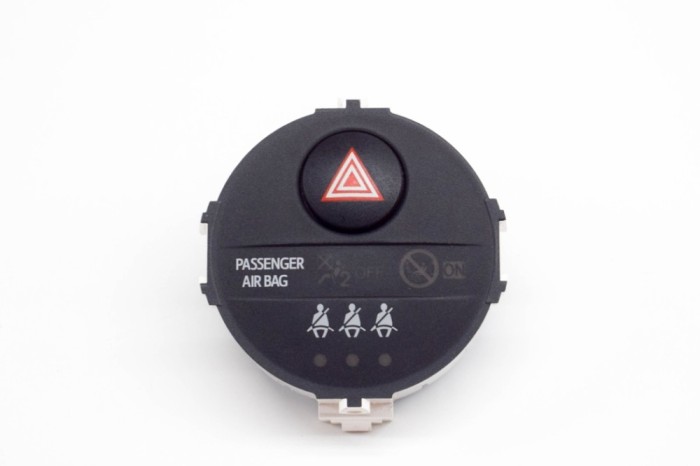 Buton de avarie TOYOTA YARIS _P13_ 2018 OEM: 83950-0D100 14820596