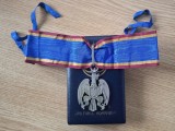 Ordinul Vulturul Rom&acirc;niei in grad de Comandor 2 , in cutia aferentă, panglica cu legăturile originale, multiple marcaje pe inel. Piesa superbă. RR!!