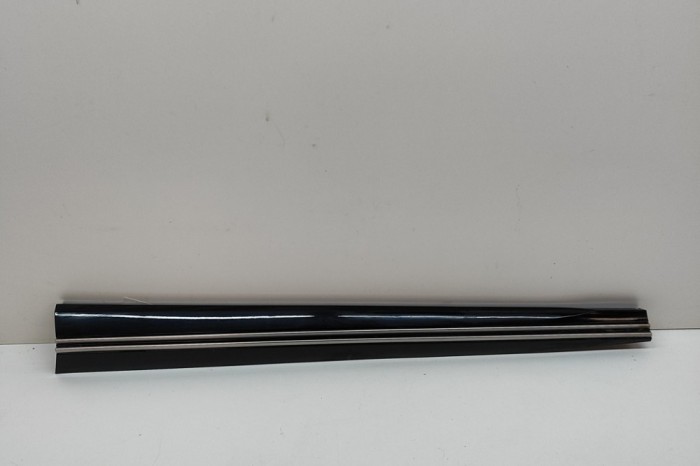 Bandou inferior ușă st&acirc;nga față KIA EV6 CV 2022 OEM: 87723-CV100 22910312