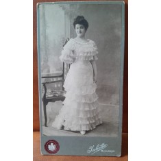 Fotografie pe carton, femeie perioada interbelica