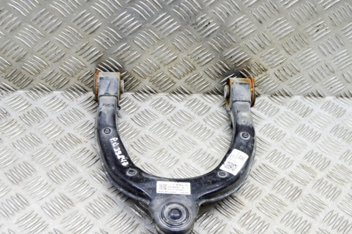 Braț superior dreapta față TESLA MODEL 3 2022 OEM: 1044326-00-J 20136087