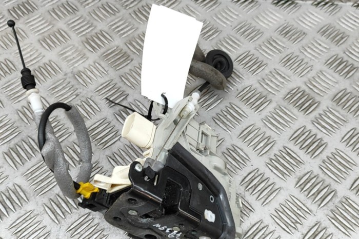 &Icirc;ncuietoare ușă dreapta spate AUDI Q7 4M 2016 OEM: 4G0839016C 28423868