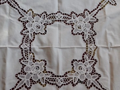 Fata de masa vintage ,broderie sparta , panglici ,lucru manual foto