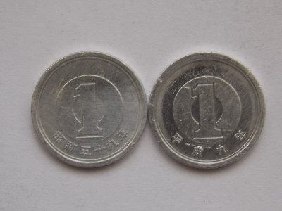 LOT 2 MONEDE DIFERITE JAPONIA-1 YEN-1984,1997 foto