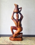 Femeia din Piata _ Statuie vintage lucrata manual in lemn de mahon arta nativa Haitiana, Afro - Caraibiana cubism modernism primitivism