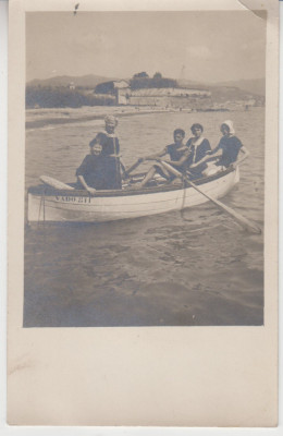 M5 E22 - FOTO - Fotografie foarte veche - cu barca pe lac - anii 1930 foto