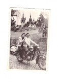 Mica foto femei pe motocicleta la Sinaia, 1960, Alb-Negru, Romania de la 1950, Portrete