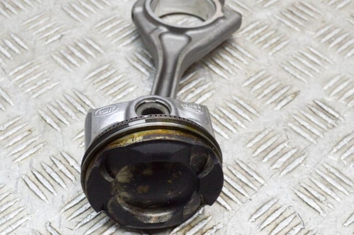 Piston JAGUAR F-TYPE Coupe X152 2018 18120008