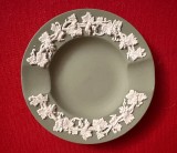 SCRUMIERA/ FARFURIOARA DIN PORTELAN ENGLEZESC GREEN JASPERWARE- WEDGWOOD D9,3cm