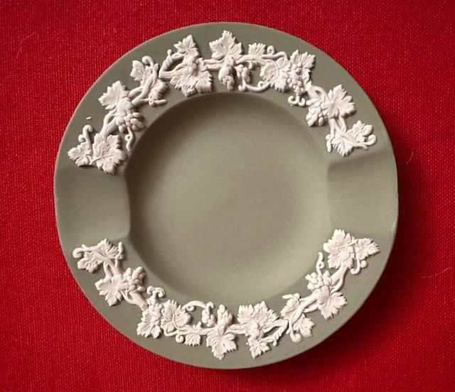 SCRUMIERA/ FARFURIOARA DIN PORTELAN ENGLEZESC GREEN JASPERWARE- WEDGWOOD D9,3cm