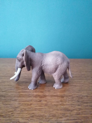 Figura de decor elefant african din plastic foto