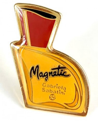 Insigna pin - Gabriela Sabatini MAGNETIC PERFUME BOTTLE foto