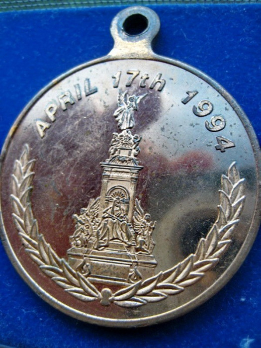 798- Medalie Marathon London 1994 in metal aurit.
