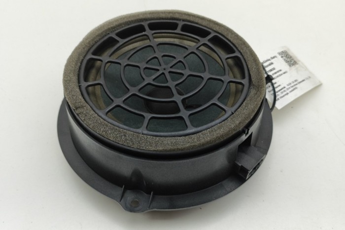 Difuzor ușă dreapta spate AUDI Q3 8U 2014 OEM: 8U0035411A | 31715832