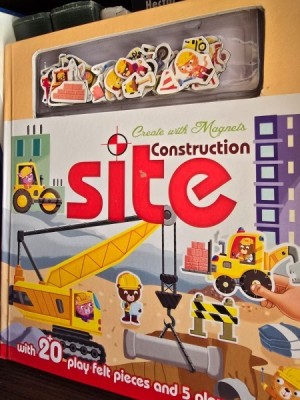 Create with magnets. Construction site (Creeaza cu magneti. Santier de constructii - carte in limba engleza) foto