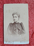 Fotografie tip CDV, femeie cu parul strans, inceput de secol XX