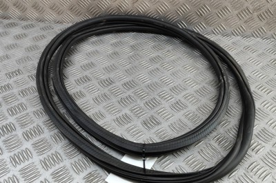 Garnitura ușă st&amp;acirc;nga spate PORSCHE MACAN DKN 2021 OEM: 95B833721C | 31538246 foto