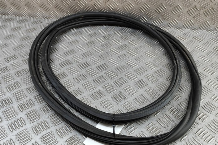Garnitura ușă st&acirc;nga spate PORSCHE MACAN DKN 2021 OEM: 95B833721C | 31538246