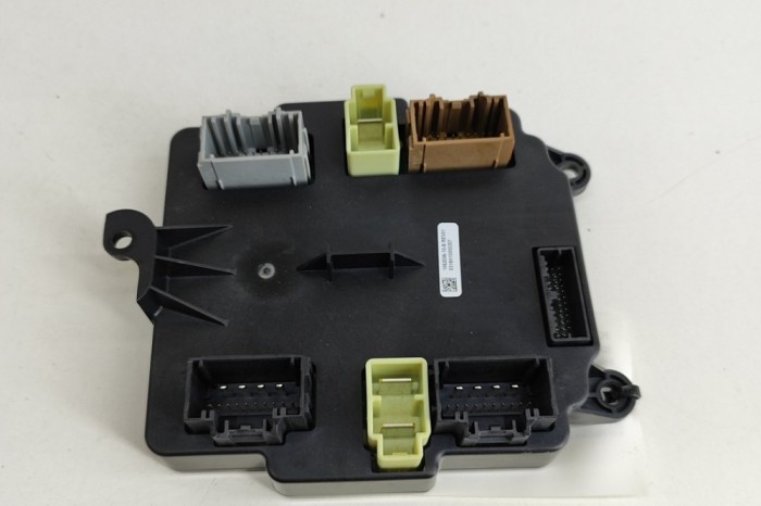 Modul de control ușă dreapta spate TESLA MODEL X 2016 OEM: 1062056-10-B 27212079