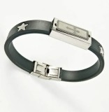 Cumpara ieftin Bratara tip curea din silicon, neagra, cu catarama si placuta din inox, diametru reglabil