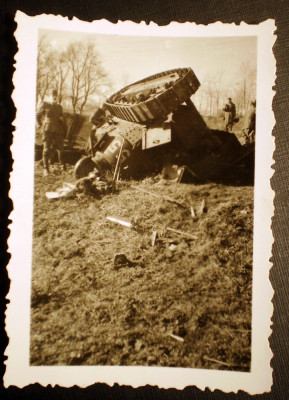 P.065 FOTOGRAFIE RAZBOI MILITAR GERMAN WWII SERBIEN SERBIA PANZER RASTURNAT foto