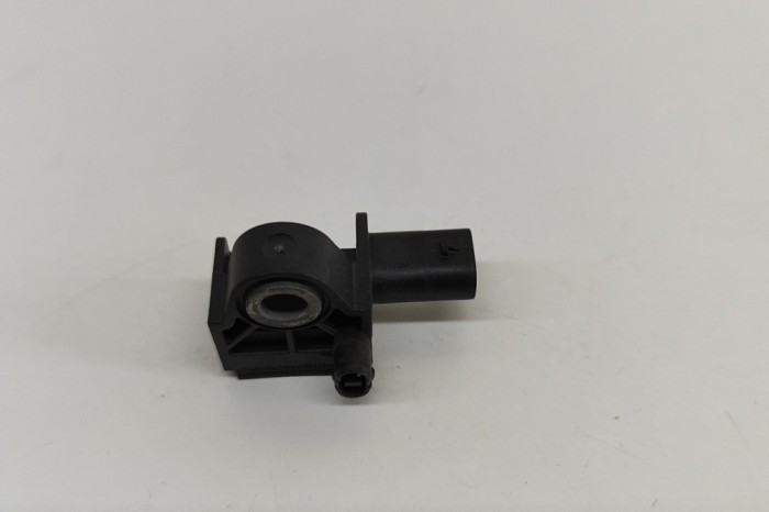 Senzor de impact st&acirc;nga față VW GOLF VII 5G1, BQ1, BE1, BE2 2015 OEM: 5Q0959651 28827858