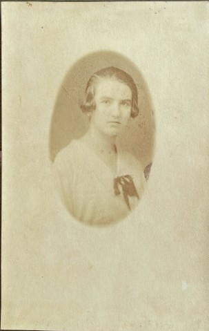 Foto veche interbelica de colectie tip CP atelier V Mysz / Sibiu, Hermannstadt istorie moda doamna eleganta ardeal transilvania