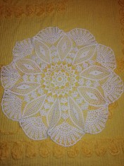 Fata de masa centru de masa mileu crosetat manual rotund alb diametru 50 cm